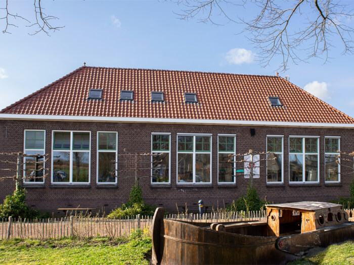Vakantiewoning in De Veenhoop (Friesland) voor 10 personen met 2 slaapkamers.