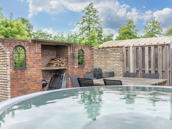 Vakantiewoning in Ruigahuizen (Friesland) voor 12 personen met 5 slaapkamers.