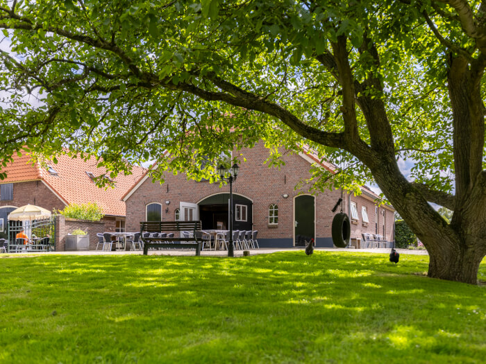 Vakantiewoning in Deest (Gelderland) voor 24 personen met 6 slaapkamers.