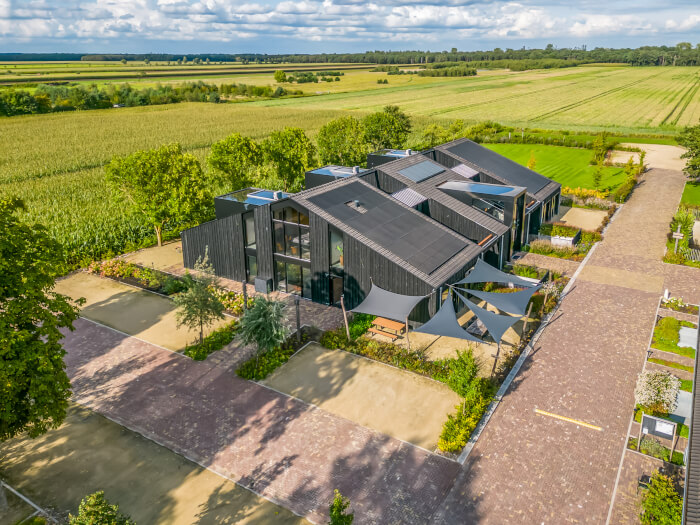 Vakantiewoning in Bergeijk (Noord-Brabant) voor 31 personen met 16 slaapkamers.