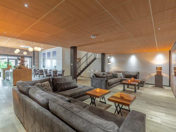 Vakantiewoning in Earnewâld (Friesland) voor 16 personen met 8 slaapkamers.