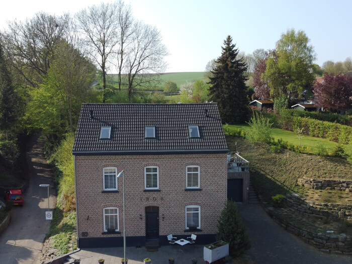 Vakantiewoning in Eys (Limburg) voor 10 personen met 5 slaapkamers.