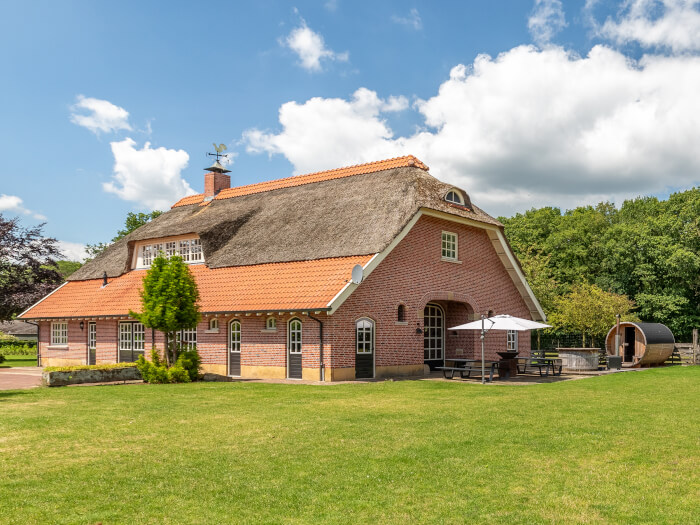 Vakantiewoning in Ambt Delden (Overijssel) voor 16 personen met 7 slaapkamers.