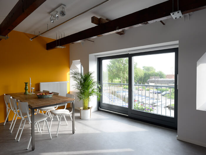 Vakantiewoning in Elahuizen (Friesland) voor 12 personen met 4 slaapkamers.