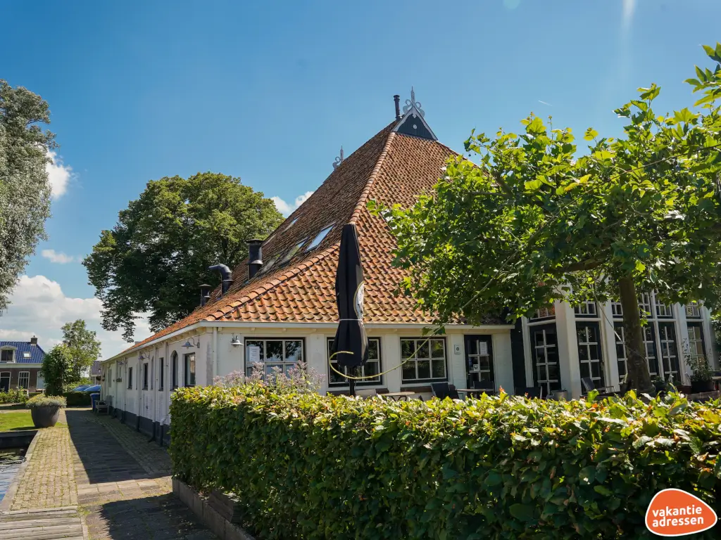 Vakantiewoning in Goingarijp (Friesland) voor 16 personen met 6 slaapkamers.