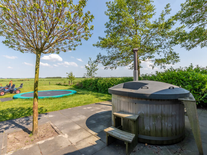 Vakantiewoning in Snikzwaag (Friesland) voor 10 personen met 4 slaapkamers.