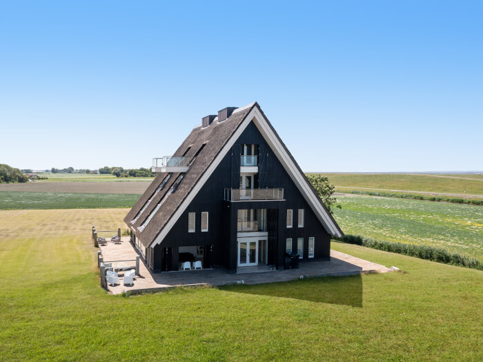 Vakantiewoning in Wierum (Friesland) voor 22 personen met 7 slaapkamers.