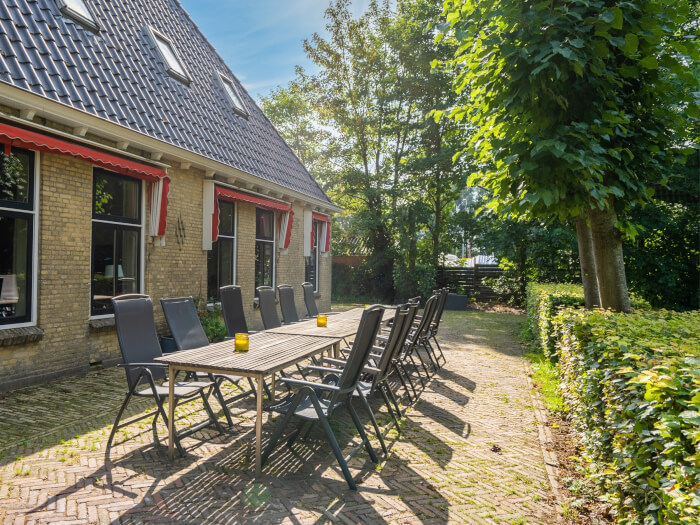 Vakantiewoning in Uitwellingerga (Friesland) voor 12 personen met 6 slaapkamers.