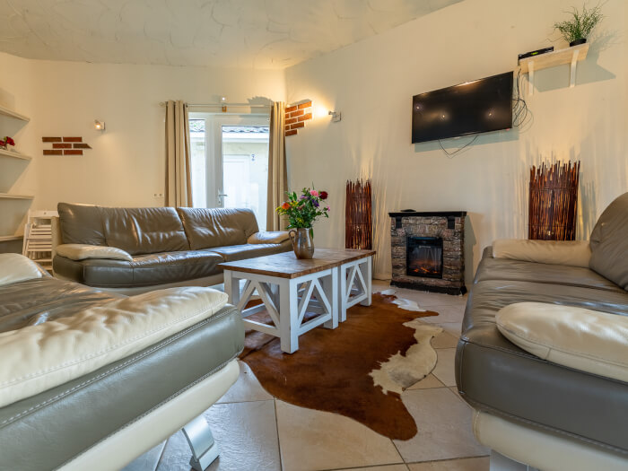 Vakantiewoning in Zevenaar (Gelderland) voor 16 personen met 8 slaapkamers.