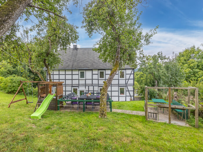 Vakantiewoning in Winterberg (Noordrijn-Westfalen) voor 18 personen met 9 slaapkamers.