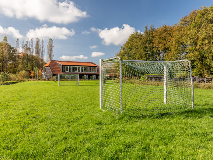 Vakantiewoning in Baarle-Nassau (Noord-Brabant) voor 16 personen met 8 slaapkamers.
