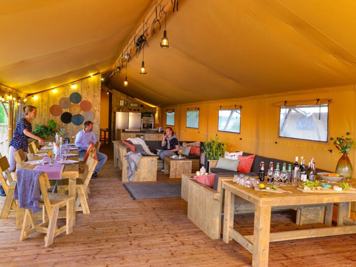 Vakantiewoning in Bant (Flevoland) voor 24 personen met 12 slaapkamers.