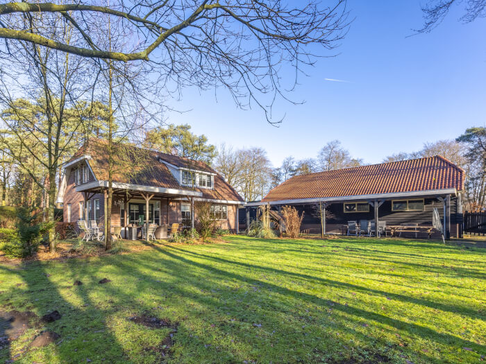 Vakantiewoning in Uddel (Gelderland) voor 17 personen met 7 slaapkamers.