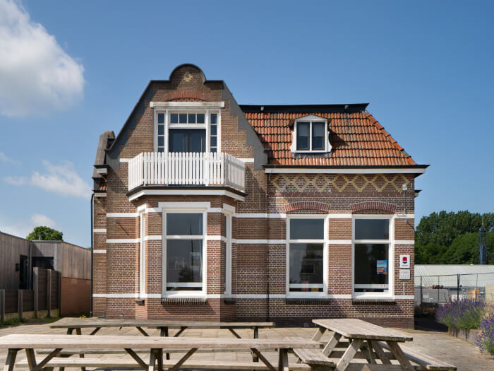 Vakantiewoning in Langweer (Friesland) voor 54 personen met 12 slaapkamers.