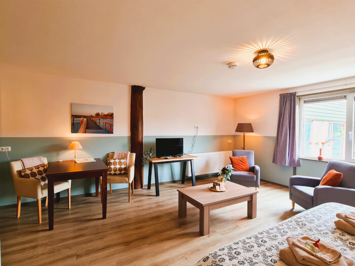Vakantiewoning in De Veenhoop (Friesland) voor 11 personen met 4 slaapkamers.
