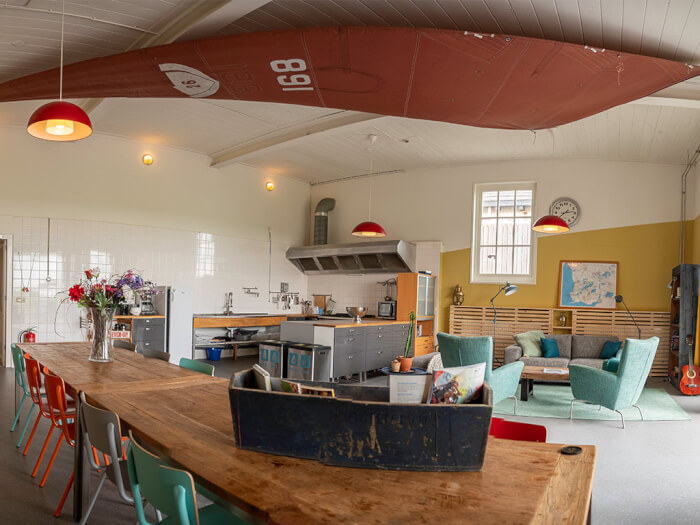 Vakantiewoning in Elahuizen (Friesland) voor 13 personen met 8 slaapkamers.