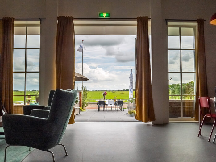 Vakantiewoning in Elahuizen (Friesland) voor 13 personen met 8 slaapkamers.