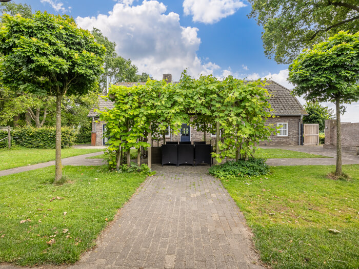 Vakantiewoning in Aarle-Rixtel (Noord-Brabant) voor 14 personen met 6 slaapkamers.
