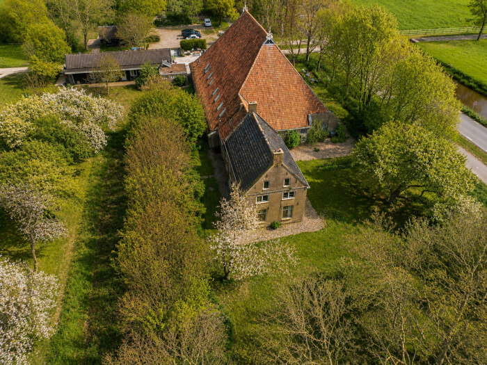 Vakantiewoning in Weidum (Friesland) voor 18 personen met 8 slaapkamers.