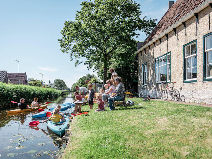 Vakantiewoning in Sint Maartensbrug (Noord-Holland) voor 12 personen met 3 slaapkamers.