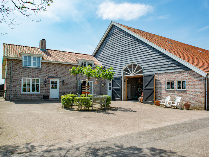 Vakantiewoning in Noordwelle (Zeeland) voor 25 personen met 9 slaapkamers.