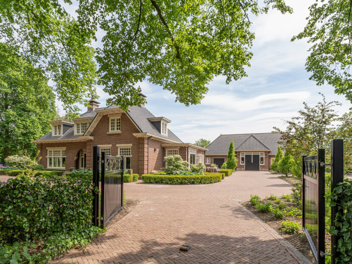 Vakantiewoning in Denekamp (Overijssel) voor 14 personen met 5 slaapkamers.