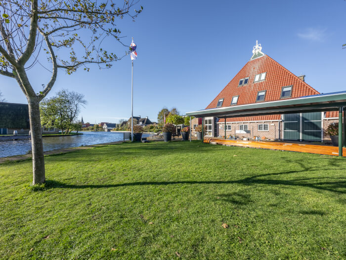 Vakantiewoning in Warten (Friesland) voor 15 personen met 6 slaapkamers.
