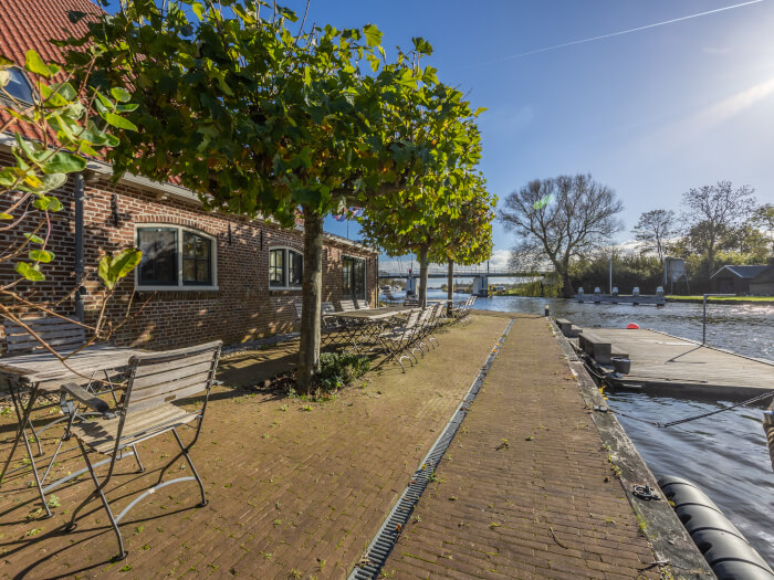 Vakantiewoning in Warten (Friesland) voor 15 personen met 6 slaapkamers.