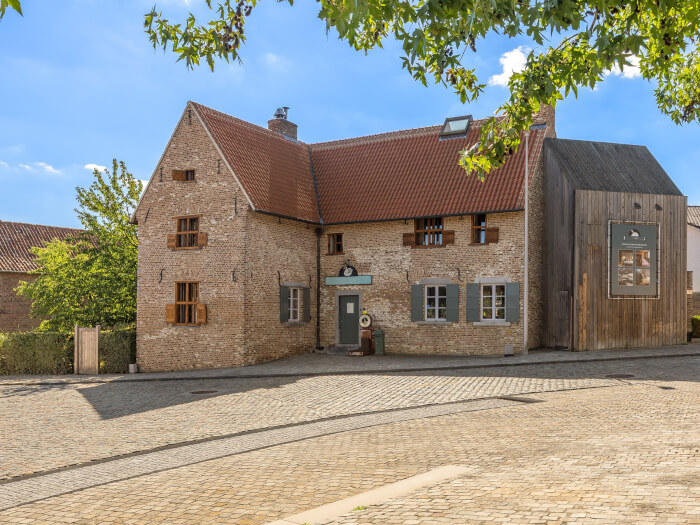 Vakantiewoning in Sint-Truiden (De Kempen) voor 16 personen met 6 slaapkamers.