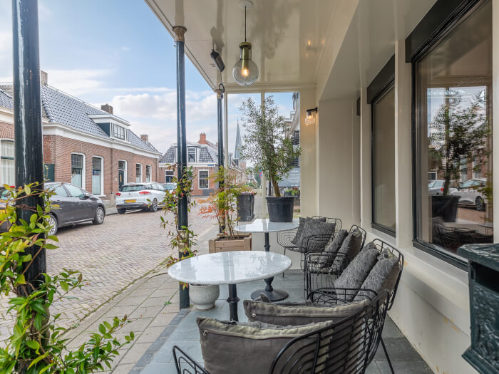 Vakantiewoning in Holwerd (Friesland) voor 17 personen met 7 slaapkamers.