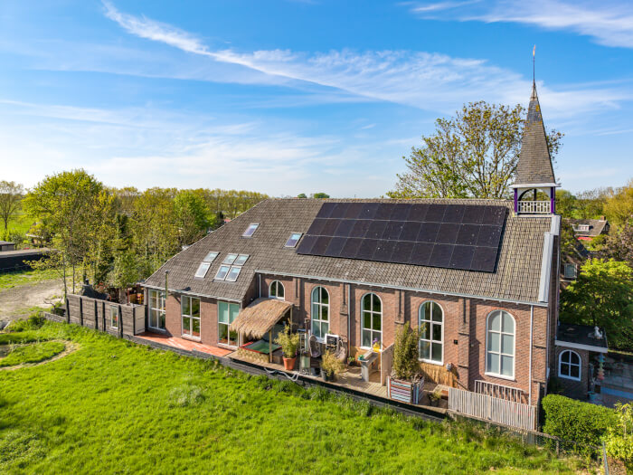 Vakantiewoning in Boksum (Friesland) voor 24 personen met 10 slaapkamers.