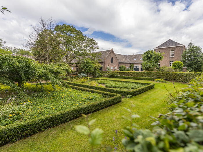 Vakantiewoning in Swolgen (Limburg) voor 17 personen met 6 slaapkamers.