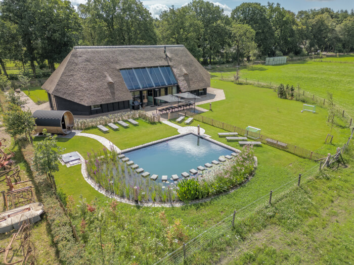 Vakantiewoning in Otterlo (Gelderland) voor 18 personen met 8 slaapkamers.