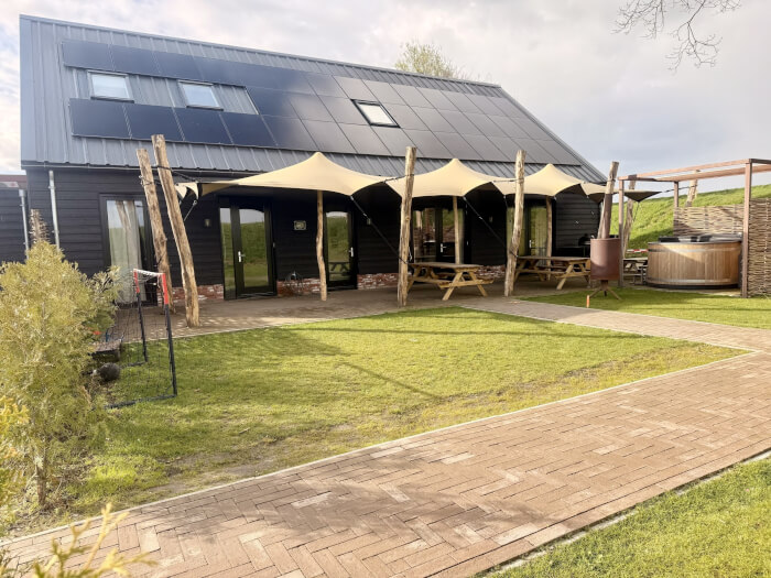 Vakantiewoning in Oijen (Noord-Brabant) voor 18 personen met 9 slaapkamers.