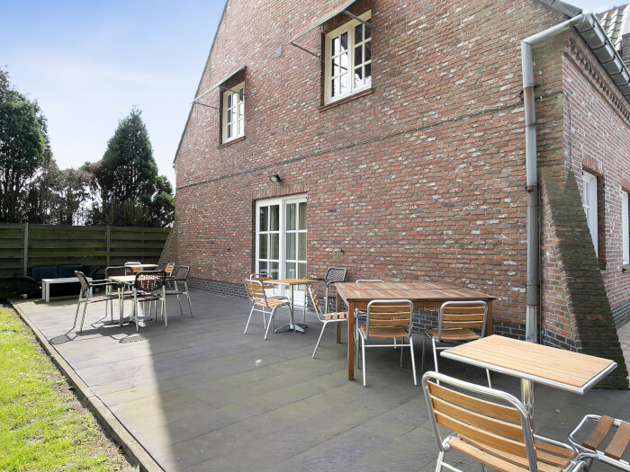 Vakantiewoning in Zelzate (Oost-Vlaanderen) voor 14 personen met 7 slaapkamers.