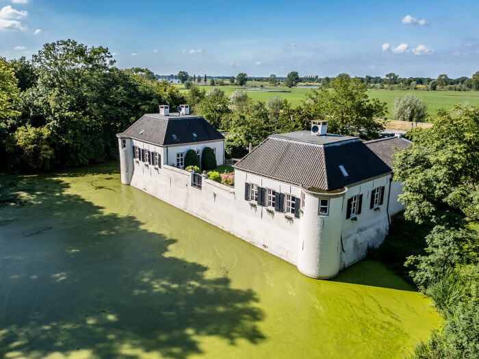 Vakantiewoning in Oijen (Noord-Brabant) voor 40 personen met 16 slaapkamers.