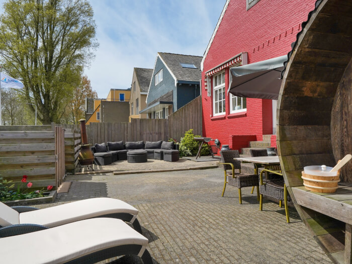 Vakantiewoning in Elahuizen (Friesland) voor 10 personen met 3 slaapkamers.