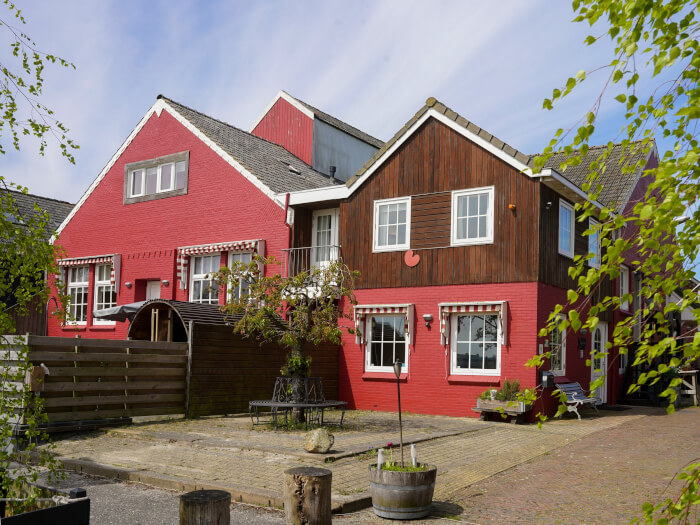 Vakantiewoning in Elahuizen (Friesland) voor 10 personen met 3 slaapkamers.