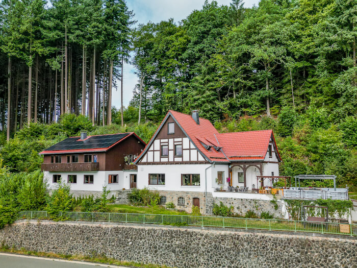 Vakantiewoning in Marsberg (Noordrijn-Westfalen) voor 23 personen met 8 slaapkamers.
