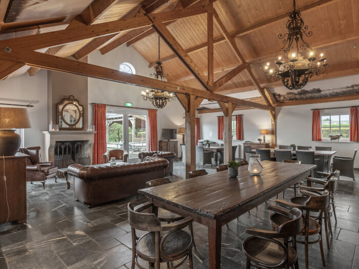 Vakantiewoning in Weesp (Noord-Holland) voor 24 personen met 6 slaapkamers.