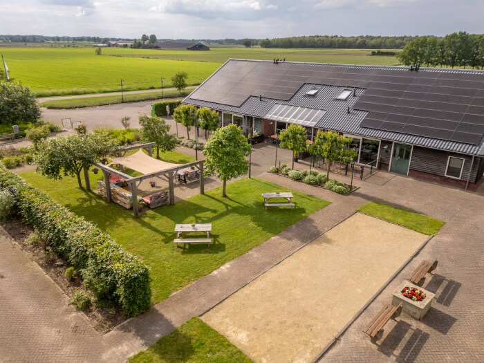 Vakantiewoning in Heusden (Noord-Brabant) voor 30 personen met 14 slaapkamers.