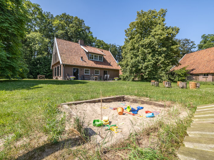 Vakantiewoning in Tubbergen (Overijssel) voor 12 personen met 6 slaapkamers.