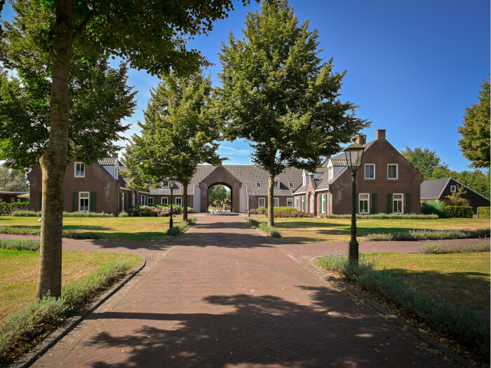 Vakantiewoning in Pesse (Drenthe) voor 26 personen met 13 slaapkamers.