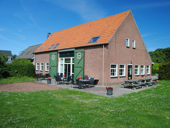 Vakantiewoning in Oostkapelle (Zeeland) voor 18 personen met 5 slaapkamers.