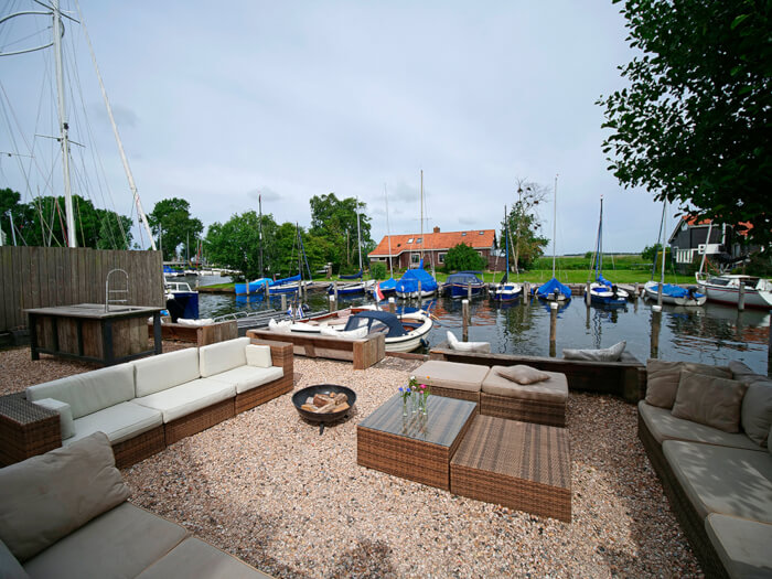 Vakantiewoning in Elahuizen (Friesland) voor 50 personen met 16 slaapkamers.