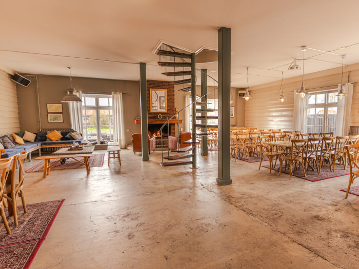 Vakantiewoning in Elahuizen (Friesland) voor 50 personen met 16 slaapkamers.