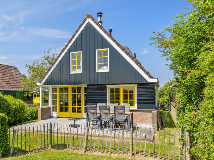 Vakantiewoning in Oudesluis (Noord-Holland) voor 10 personen met 4 slaapkamers.