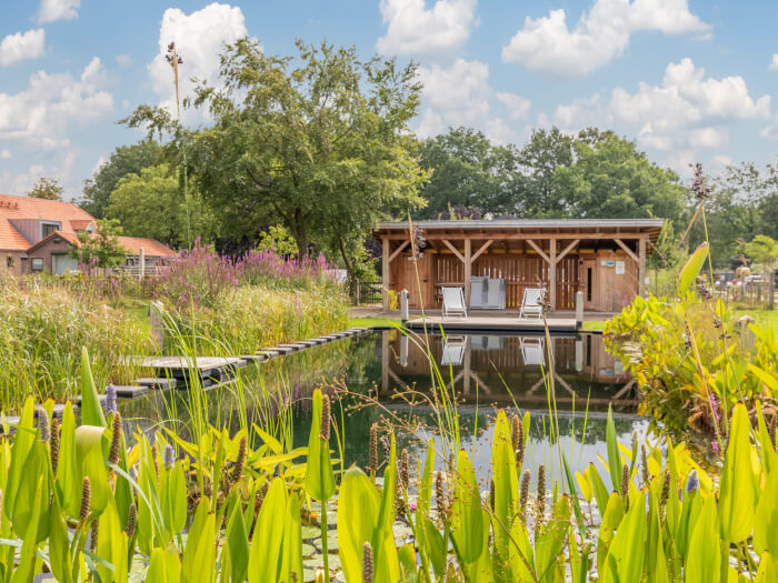 Vakantiewoning in Otterlo (Gelderland) voor 24 personen met 9 slaapkamers.