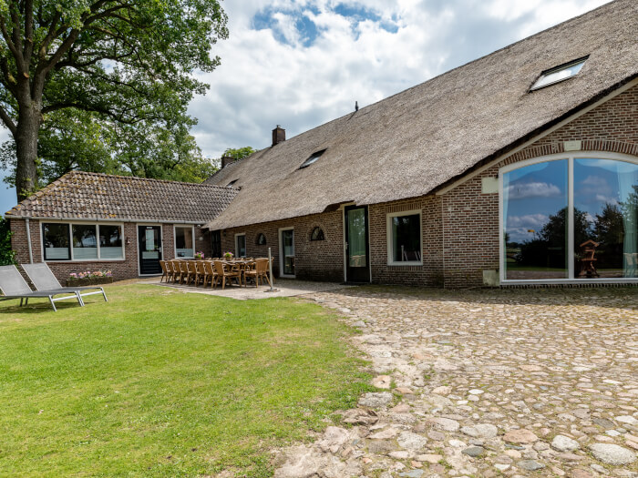 Vakantiewoning in Zuidwolde (Drenthe) voor 21 personen met 10 slaapkamers.