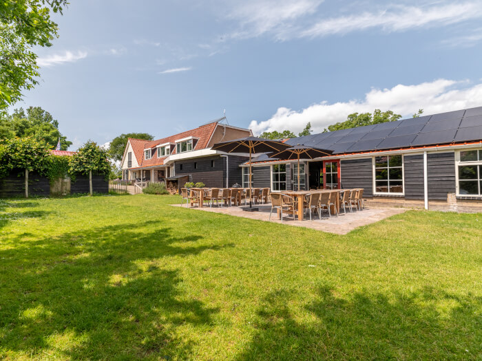 Vakantiewoning in Warns (Friesland) voor 20 personen met 8 slaapkamers.